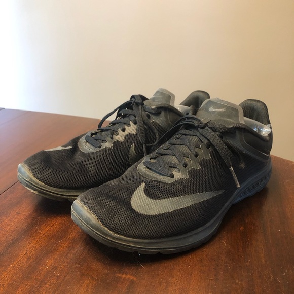Nike women's FS Lite Run Black Running Shoe Size 9.5 - Picture 2 of 11